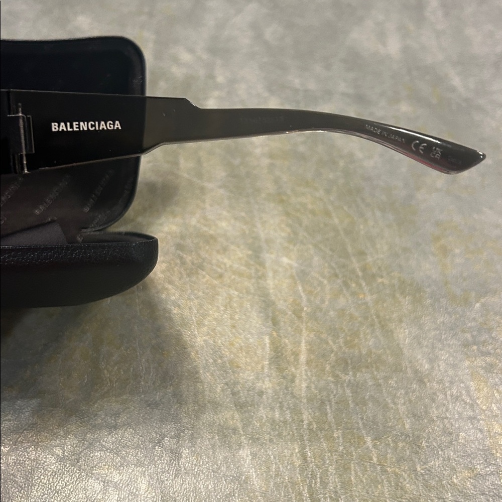 Balenciaga MONO RECTANGLE SUNGLASSES IN BLACK - Picture 5 of 6